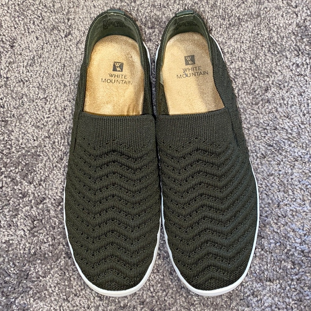 White Mountain slip on shoes